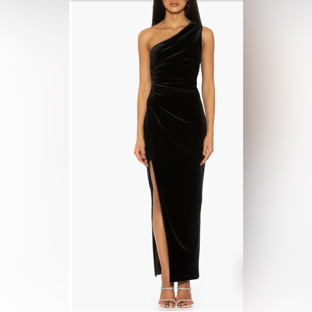 Alexia Ardmor straight from Nordstrom, green velvet gown, side zip, front slit